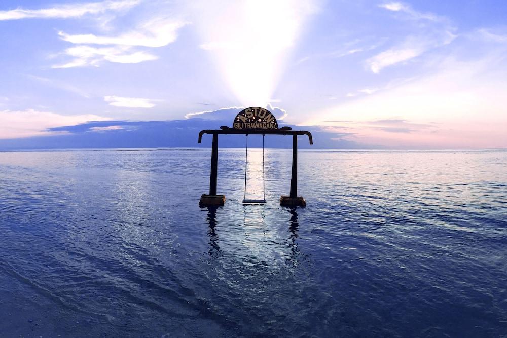 Aston Sunset Beach Resort - Gili Trawangan Exterior foto