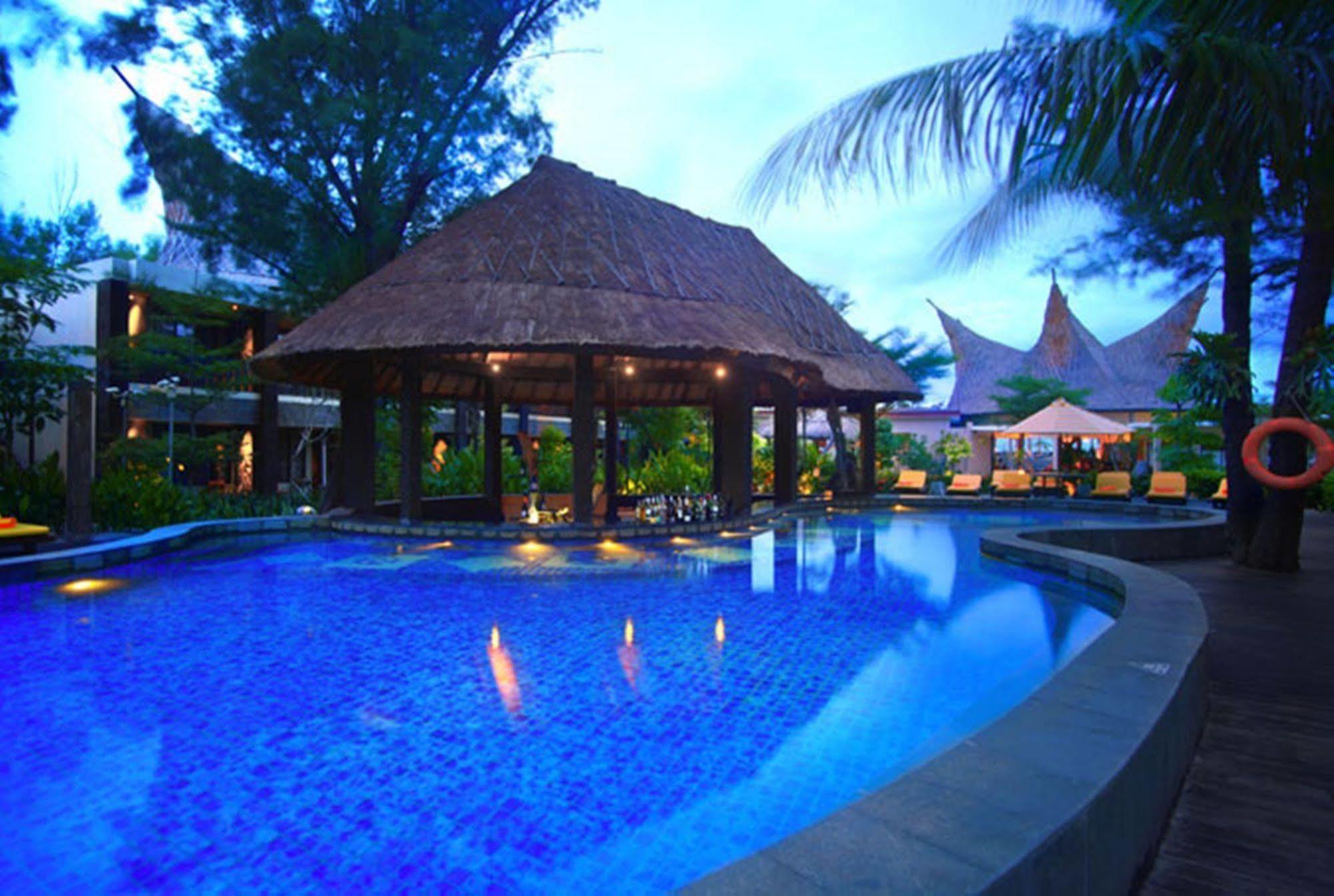 Aston Sunset Beach Resort - Gili Trawangan Exterior foto